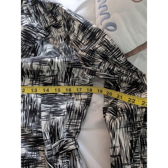 Talie Trench Coat Women's M NEW Tags Black White Geometric Belted Pockets Career - Picture 11 of 12